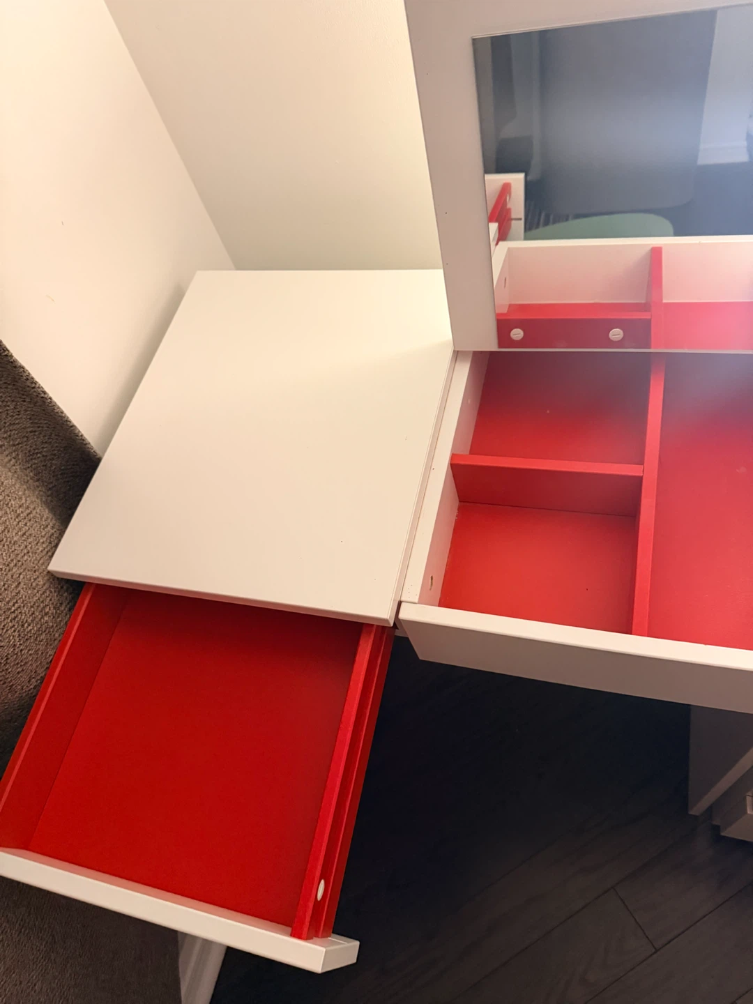White vanity desk with mirror