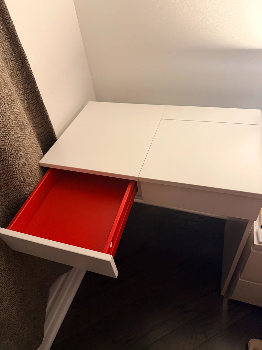 White vanity desk with mirror - photo 3