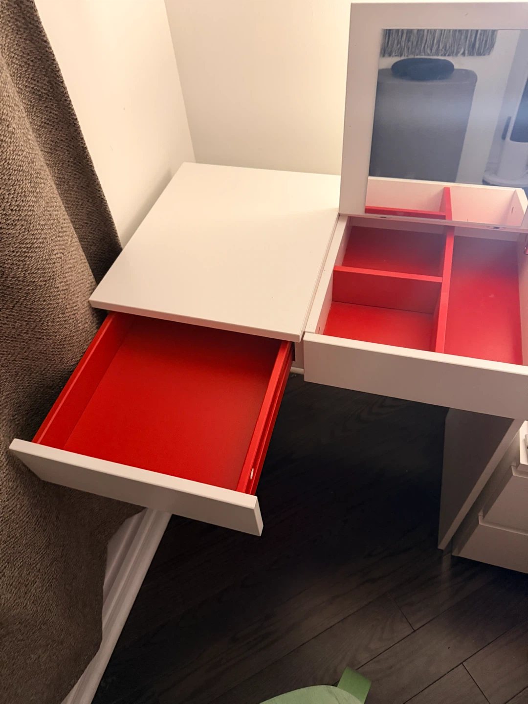 White vanity desk with mirror - photo 4
