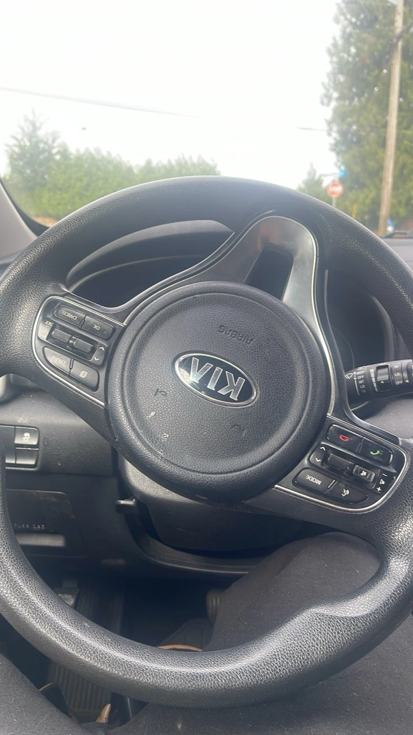 White Kia Sportage SUV