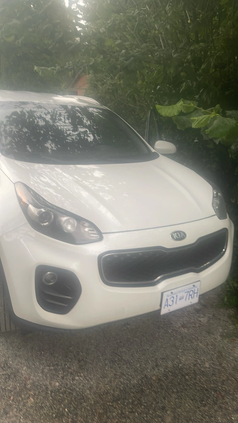 White Kia Sportage SUV - photo 2