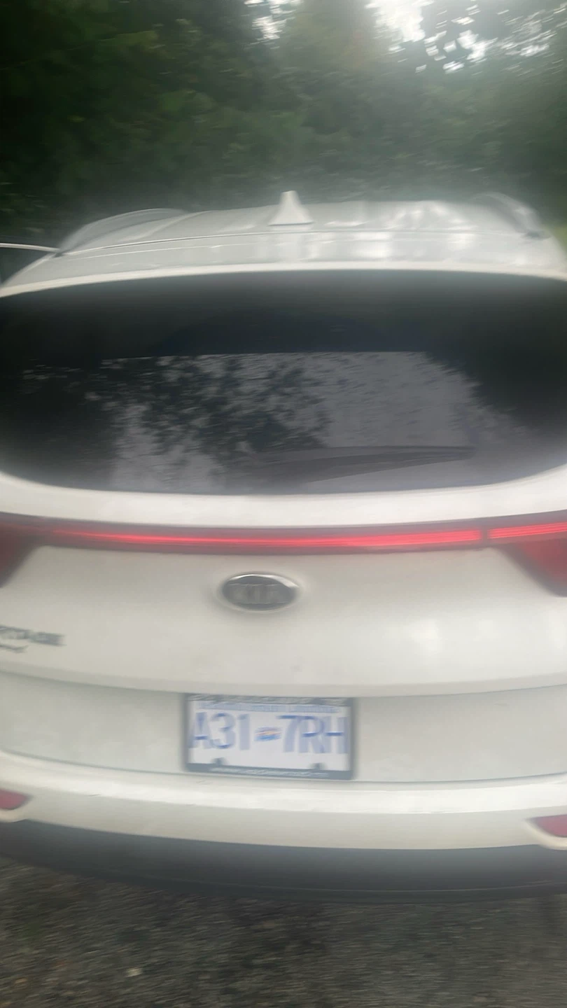 White Kia Sportage SUV - photo 3