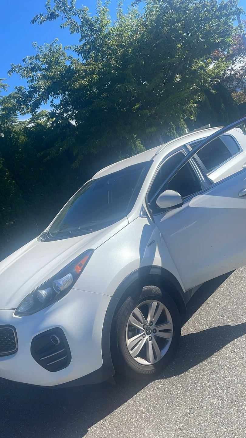 White Kia Sportage SUV - photo 5
