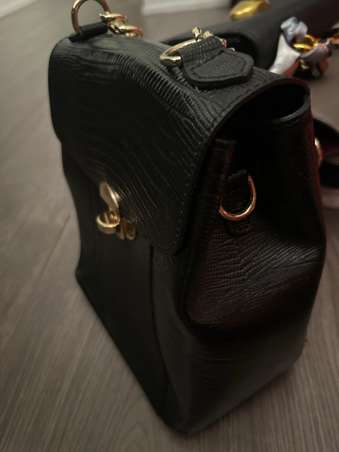 Leather Black Textured Top-Handle Bag - photo 2