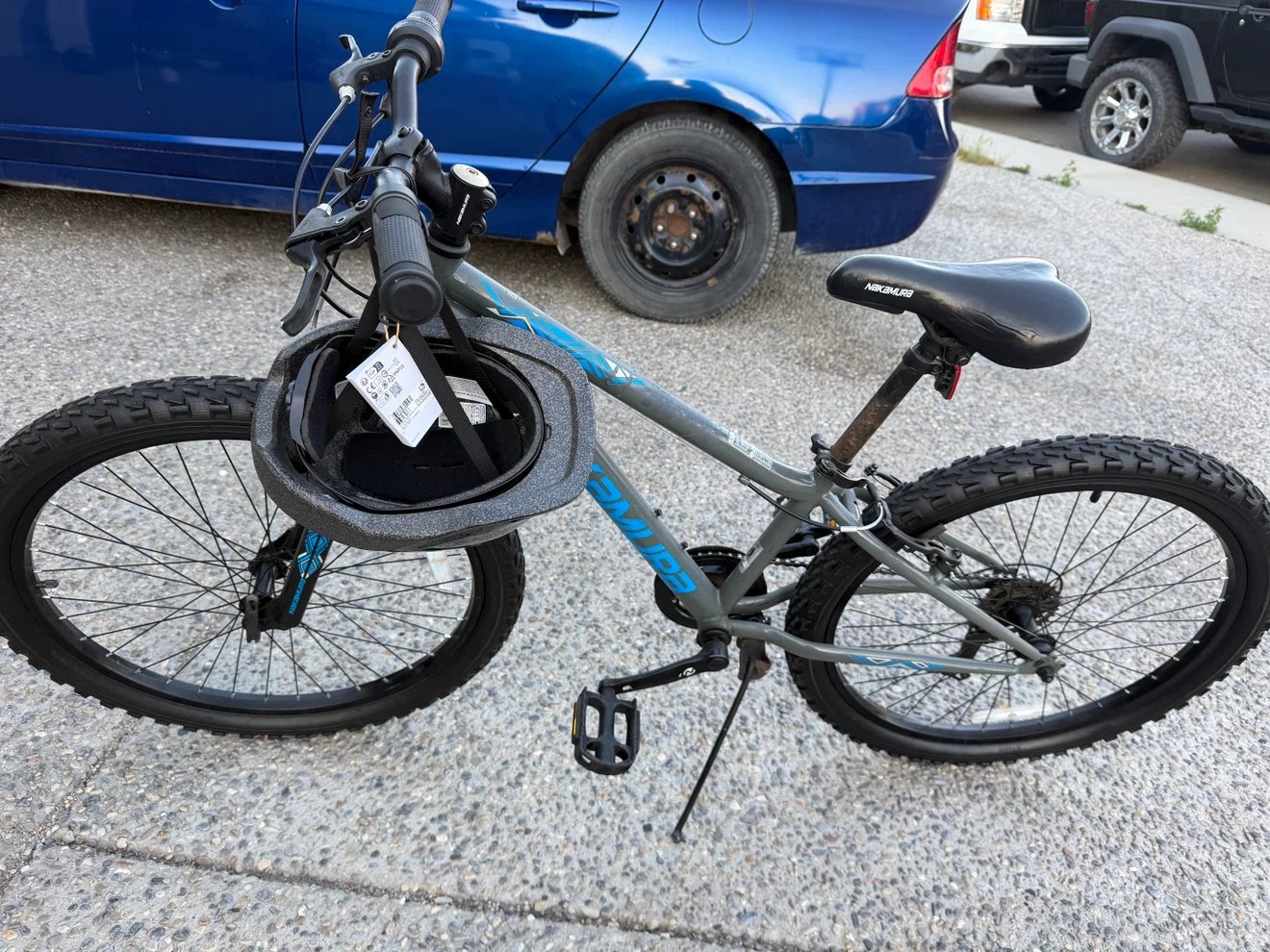Schwinn Trailway Kids Bike with Helmet - photo 3