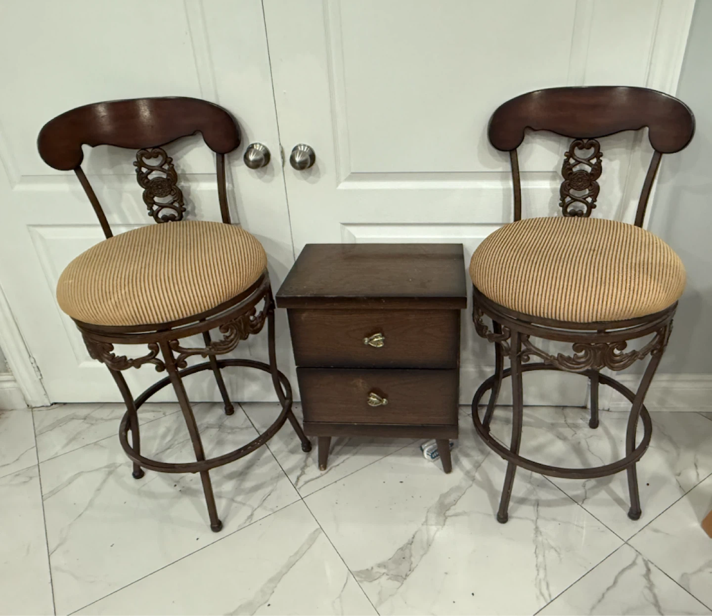 – 2 Rotating Swivel Bar Stools & 2-Drawer Cabinet