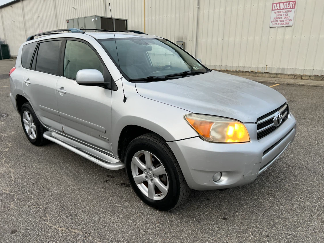 2007 Toyota RAV4 4x4 1 Owner Great on gas! - photo 4