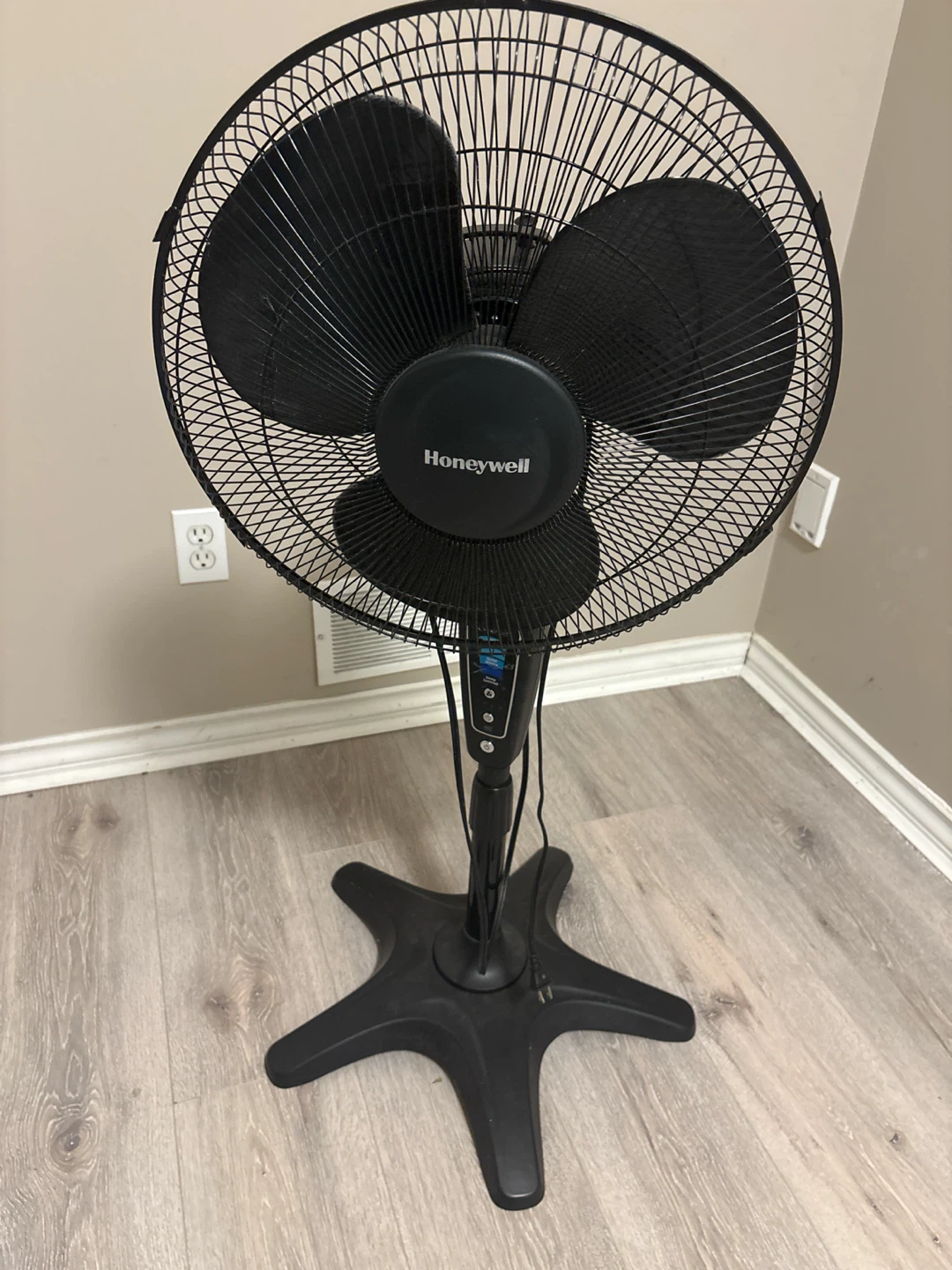 Honeywell QuietSet Pedestal Fan