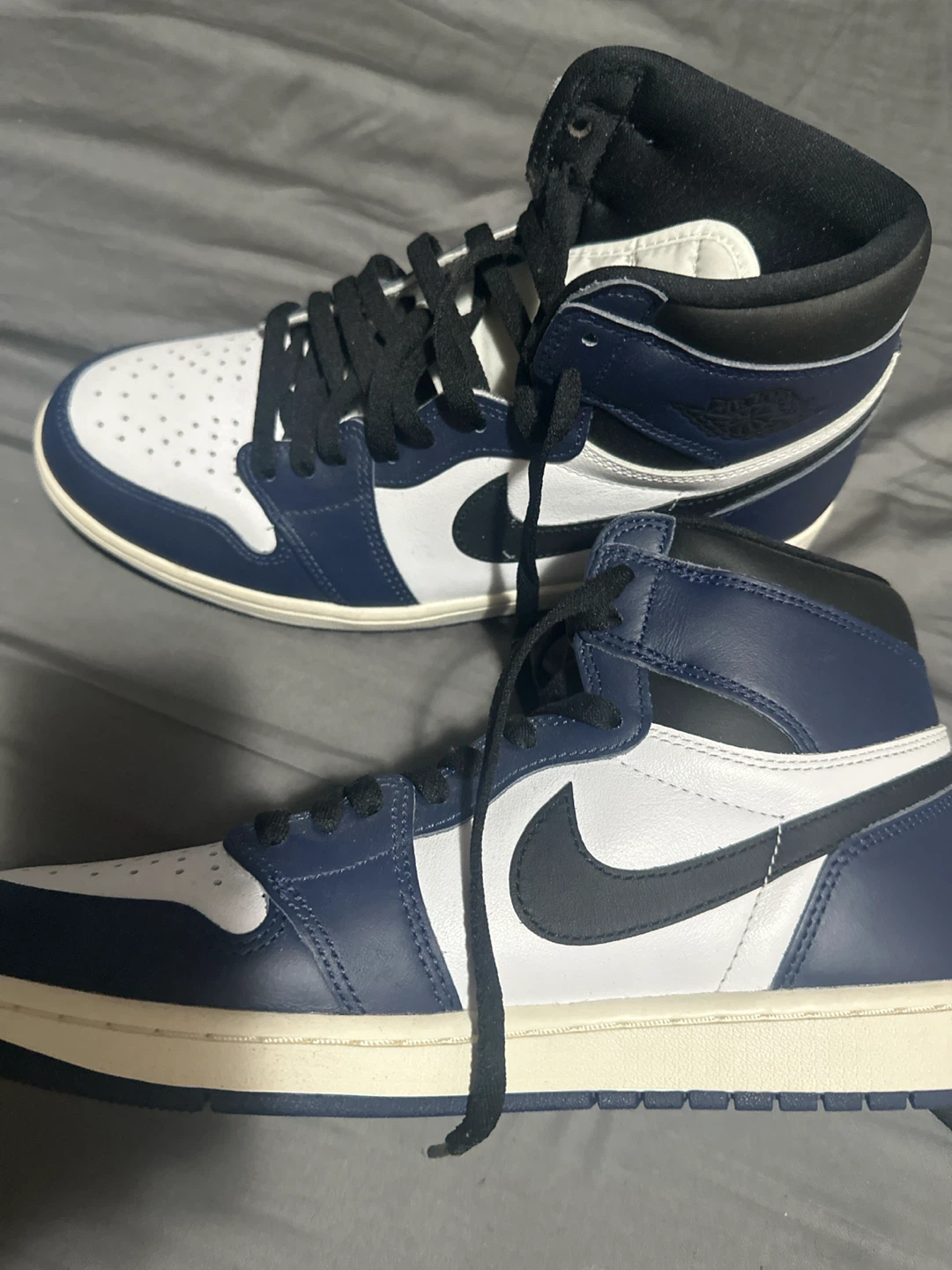 Air Jordan 1 High OG "Midnight Navy" Sneakers