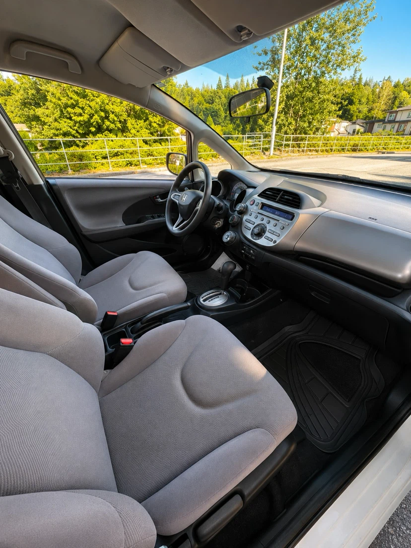 2010 Honda Fit LX - photo 5