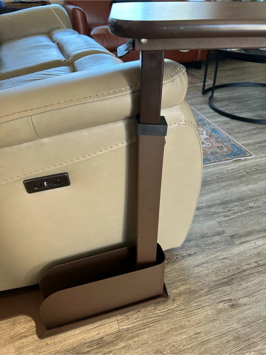 Pending pick up…..Sturdy swivel Side Table for Couch - photo 2
