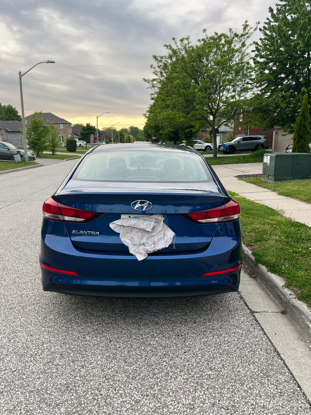 Hyundai Elantra 2017 LE (AS IS) - photo 2