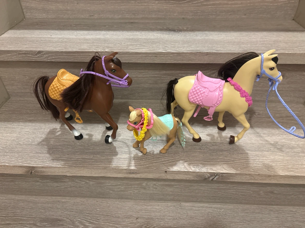 Set of 3 Toy Horses with Accessories