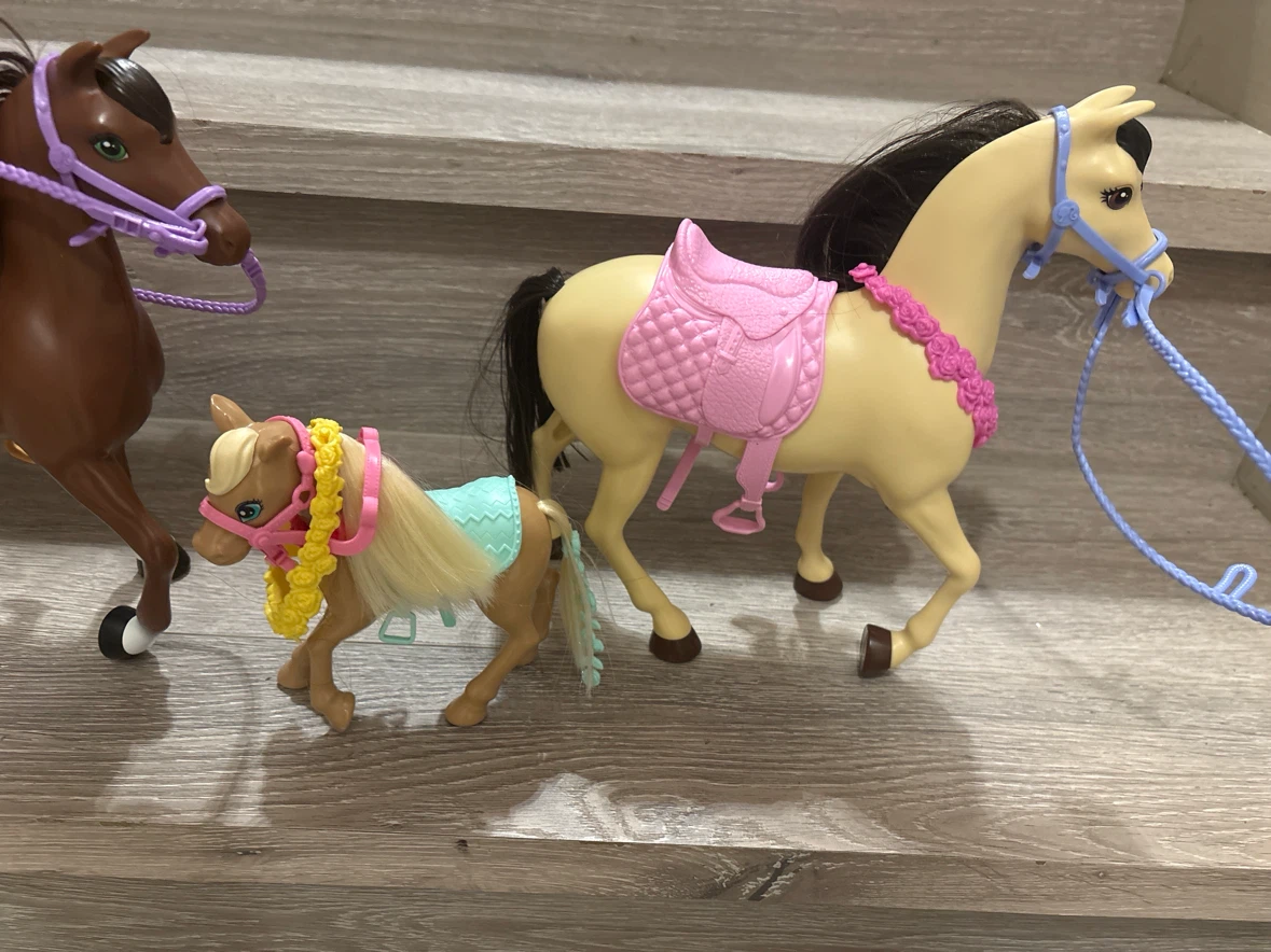 Set of 3 Toy Horses with Accessories - photo 4