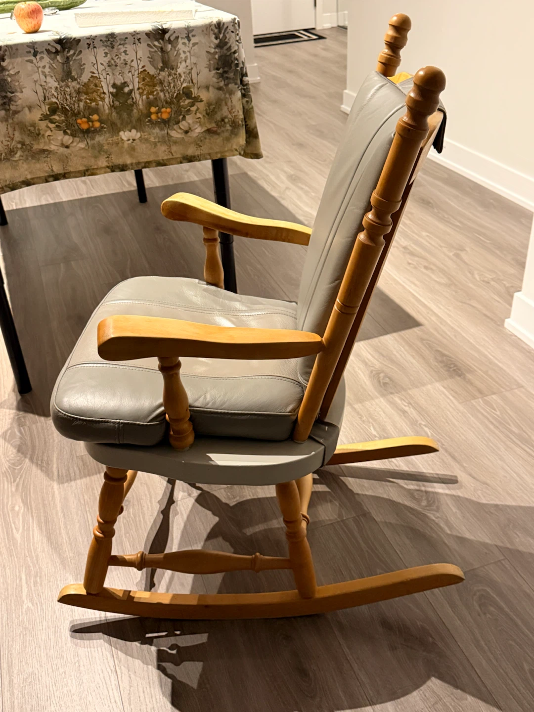 Traditional Solid Wood RChair with Padded Grey Leatherette - photo 2
