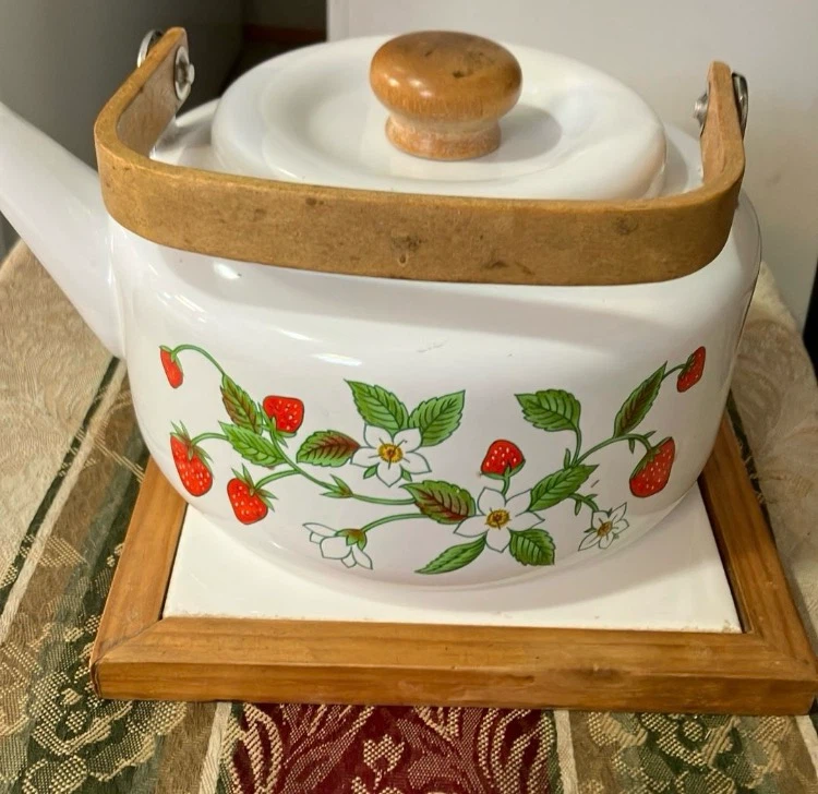 Strawberry Kettle and Plate
