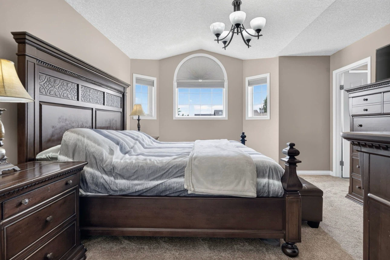 Dark Wood Bedroom Set - King Bed Frame, Dresser & Nightstand - photo 3
