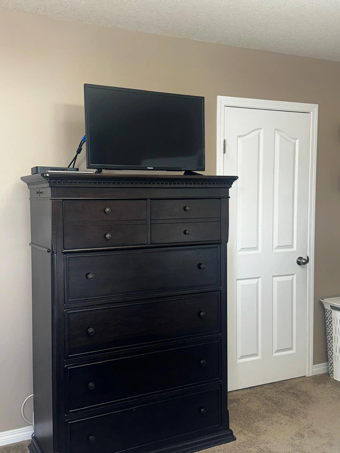 Dark Wood Bedroom Set - King Bed Frame, Dresser & Nightstand - photo 5