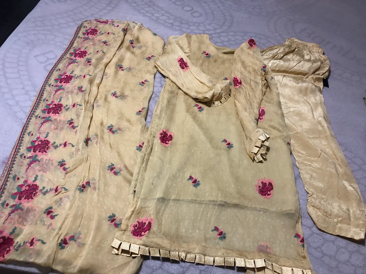 Beige Kurti with Pants and Scarf - photo 5