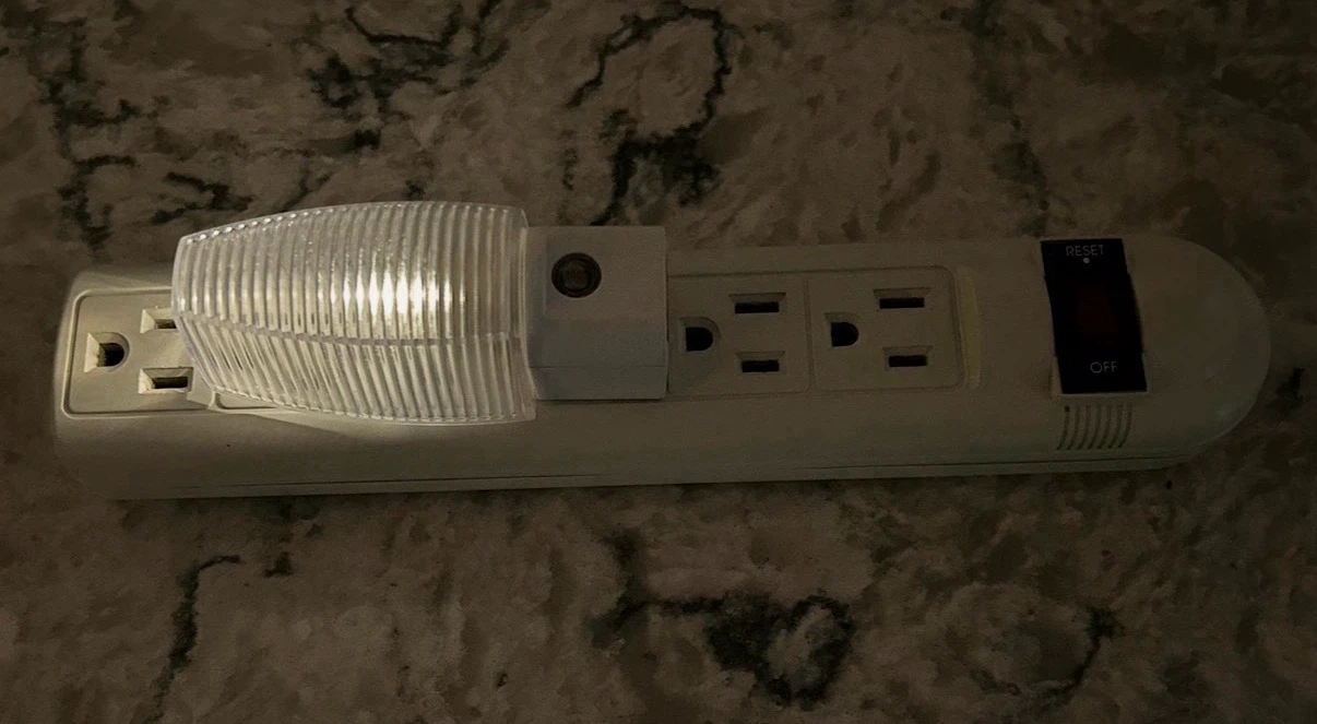 Multi Plug Power Bar (2ft cord) - photo 3