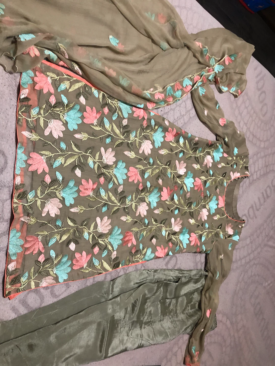 Embroidered Kurti with Pants and Dupatta Set - photo 3