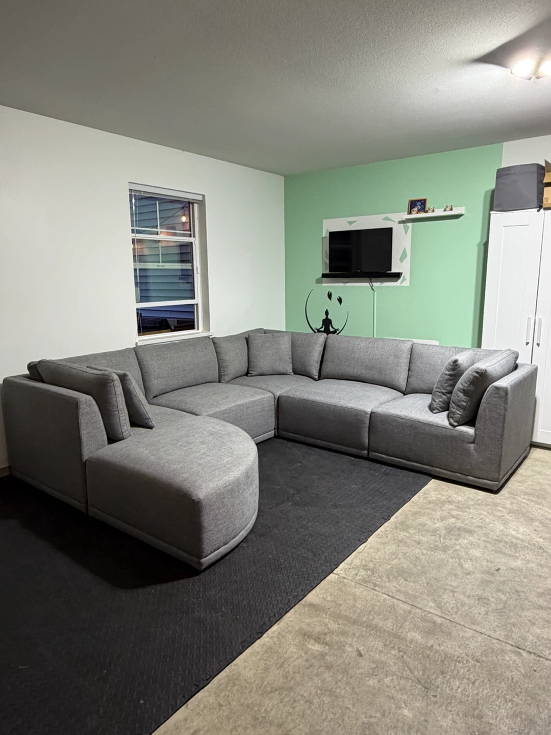 Beautiful Grey Sectional Sofa ( Deliver Available ) - photo 2