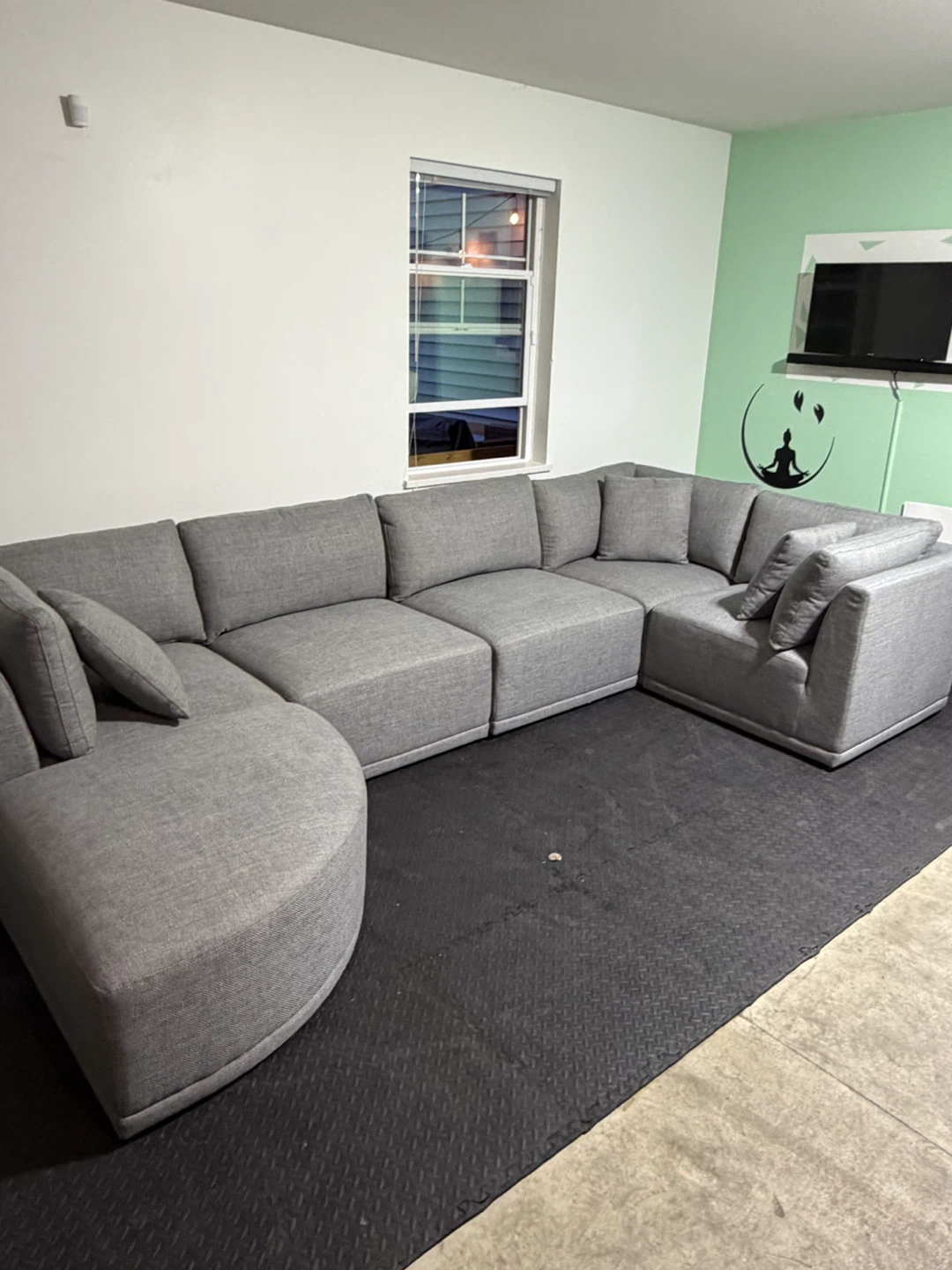 Beautiful Grey Sectional Sofa ( Deliver Available ) - photo 4