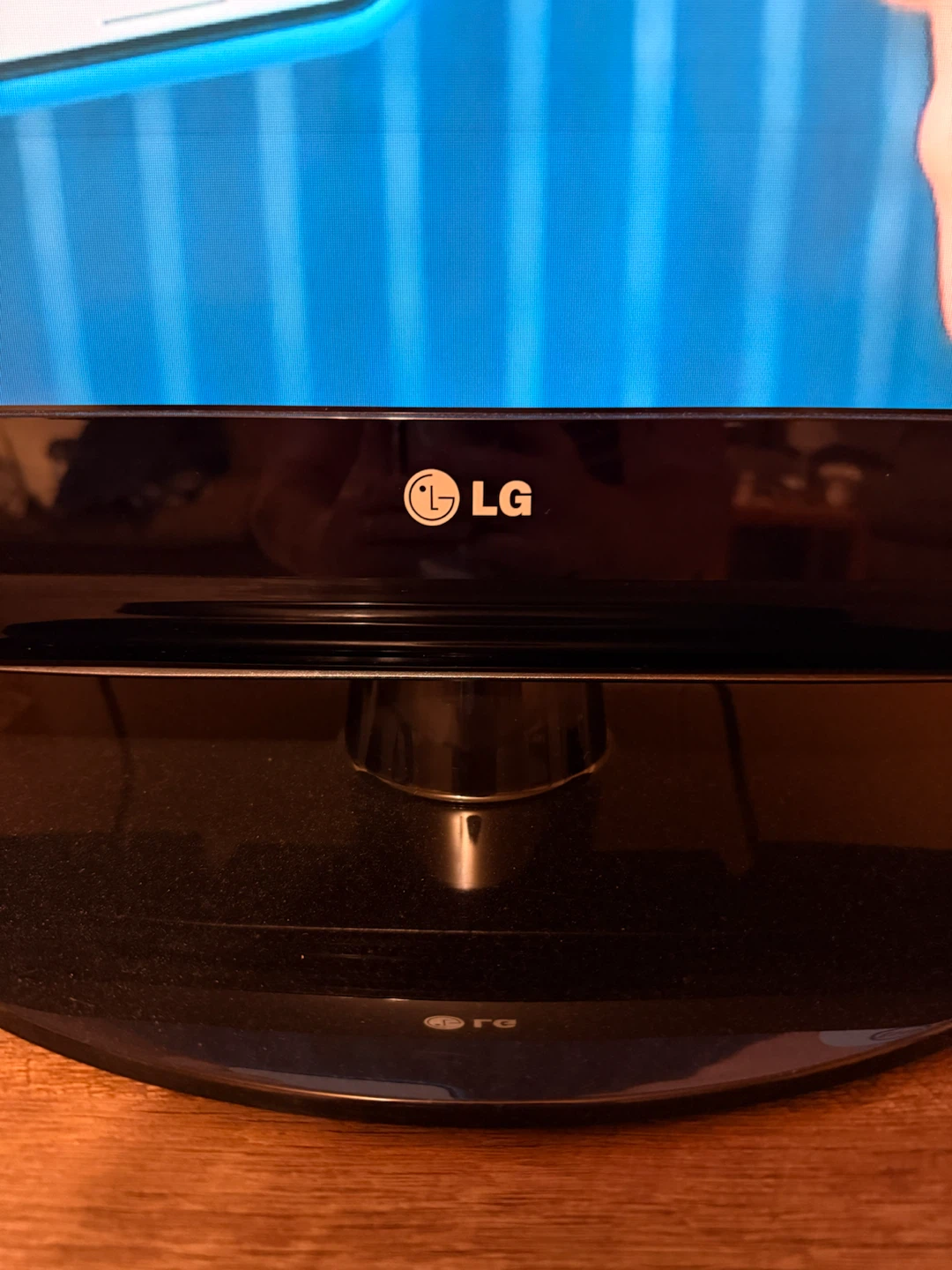 LG Television - photo 2