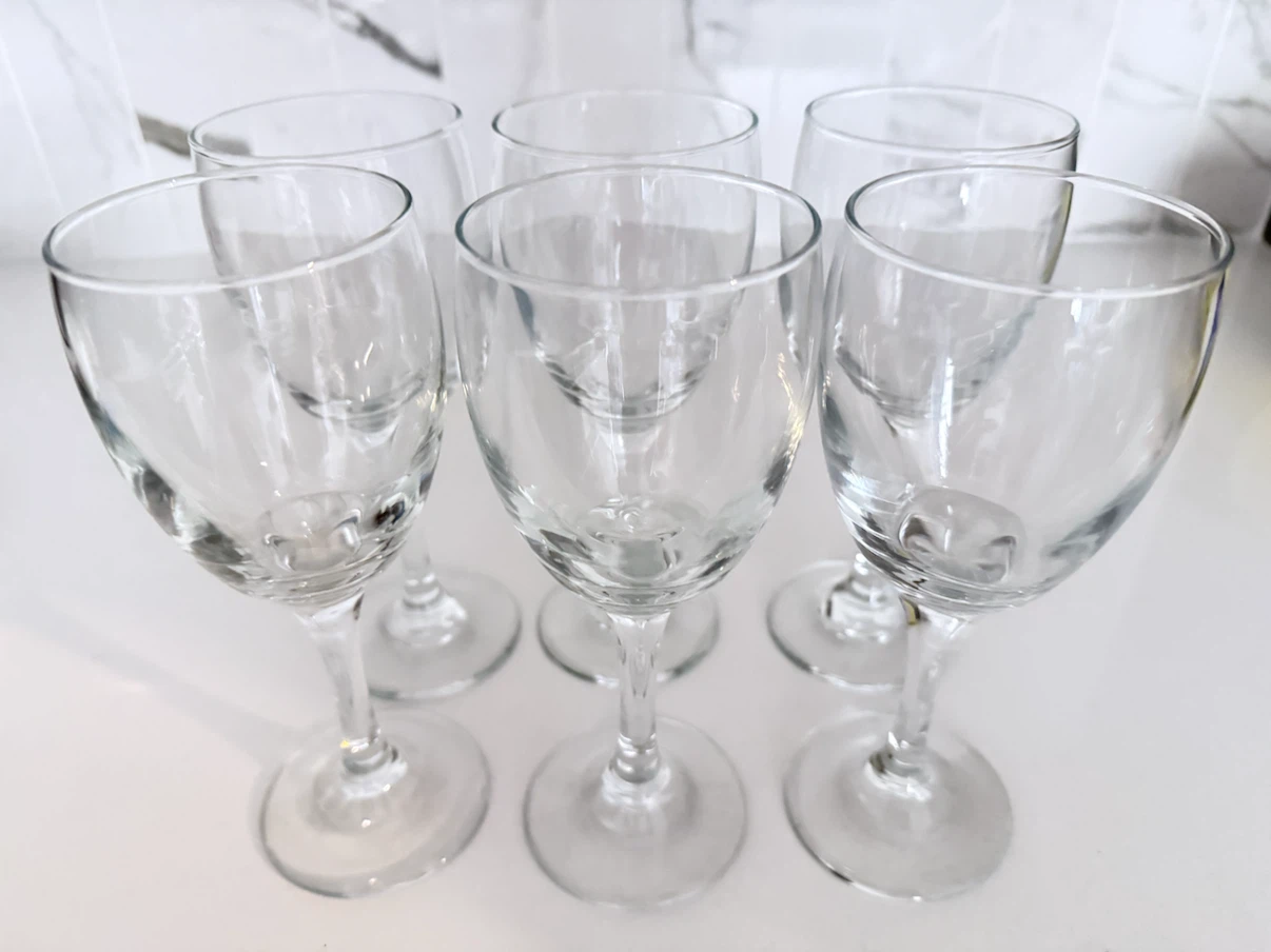 Set of 6 clear wine glasses