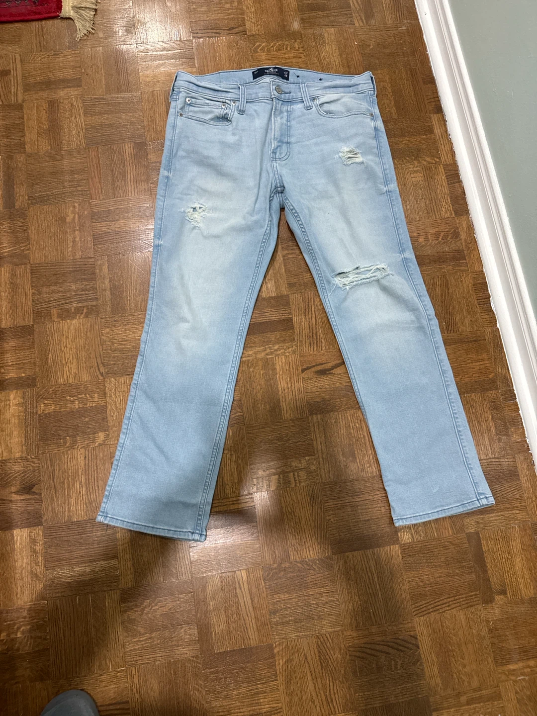 Hollister Slim Straight Jeans - Light Wash W32 L28