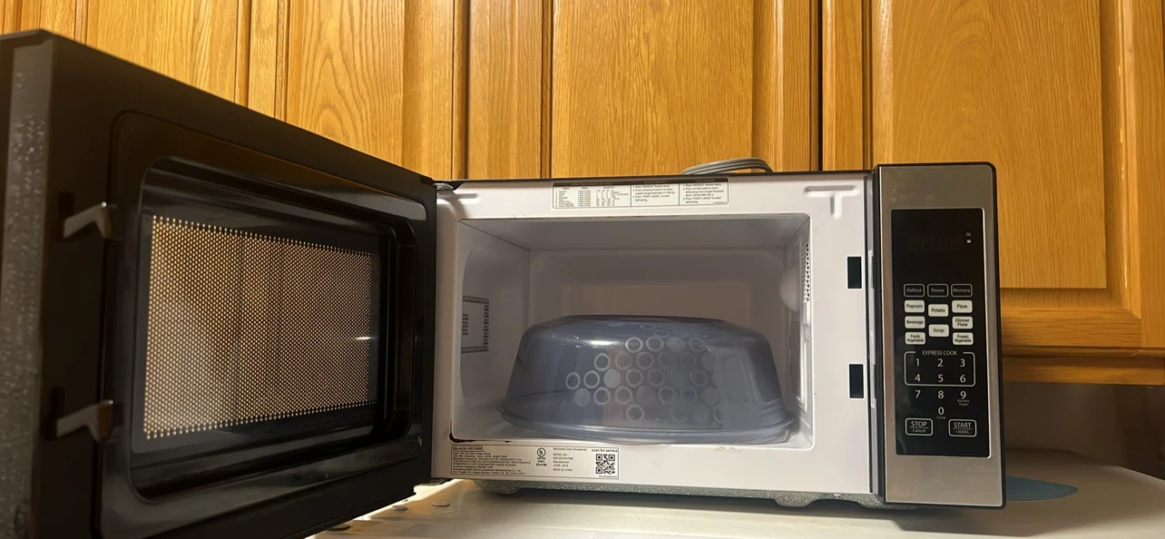 Black+Decker Microwave Oven - photo 2