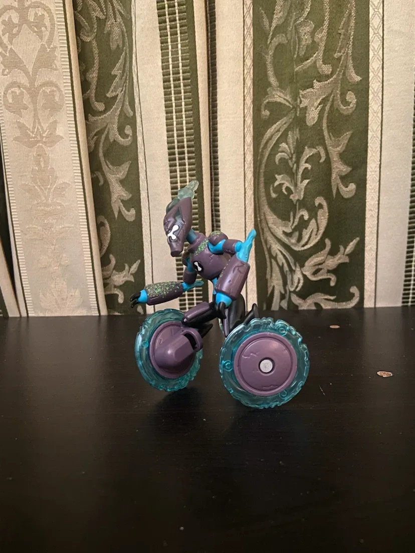 Ben 10 Alien Force Figure on Wheels