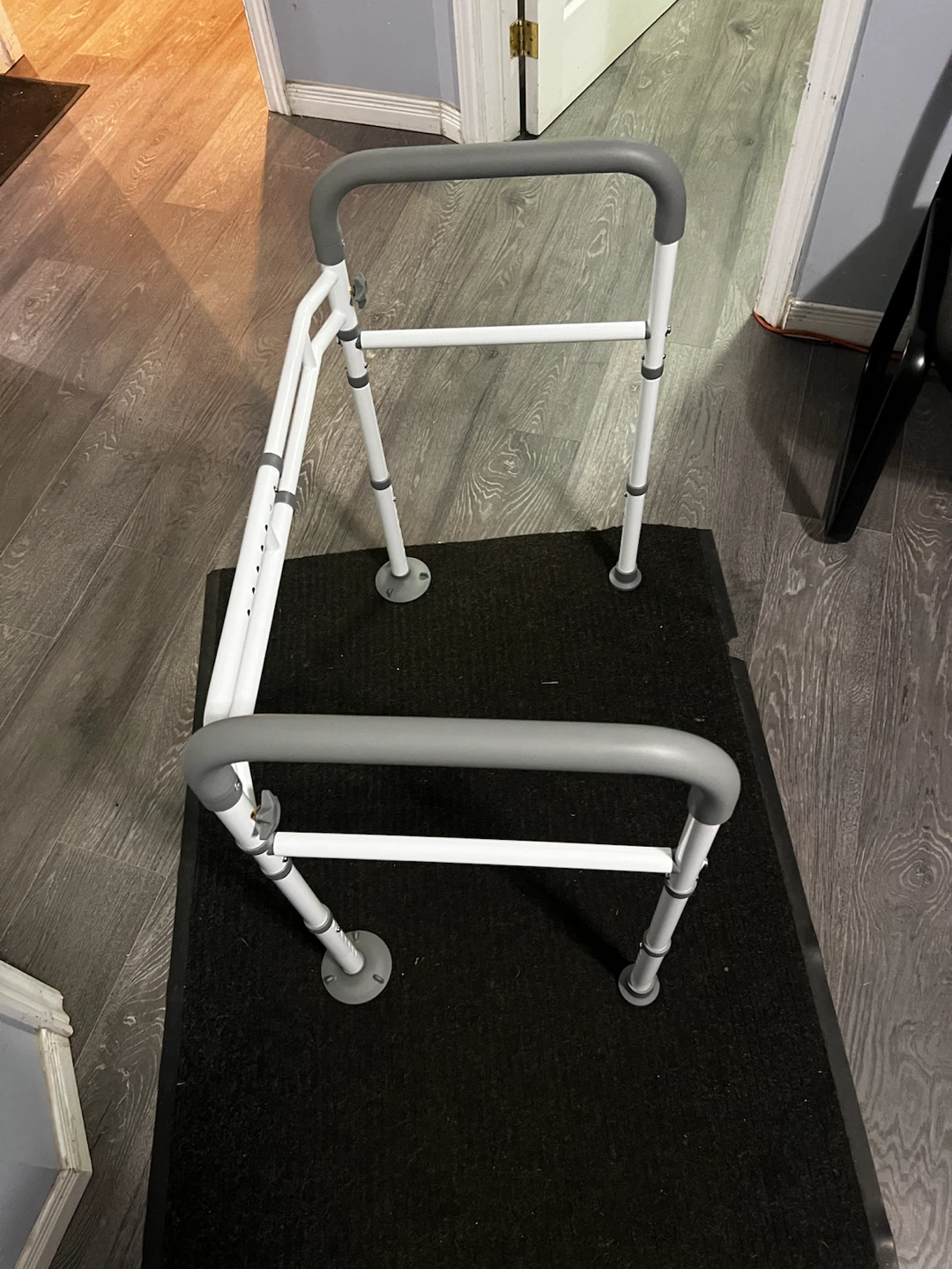 Toilet safety rails - photo 2