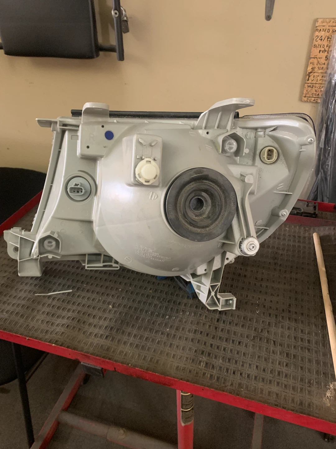 Toyota Tacoma right headlight - photo 2