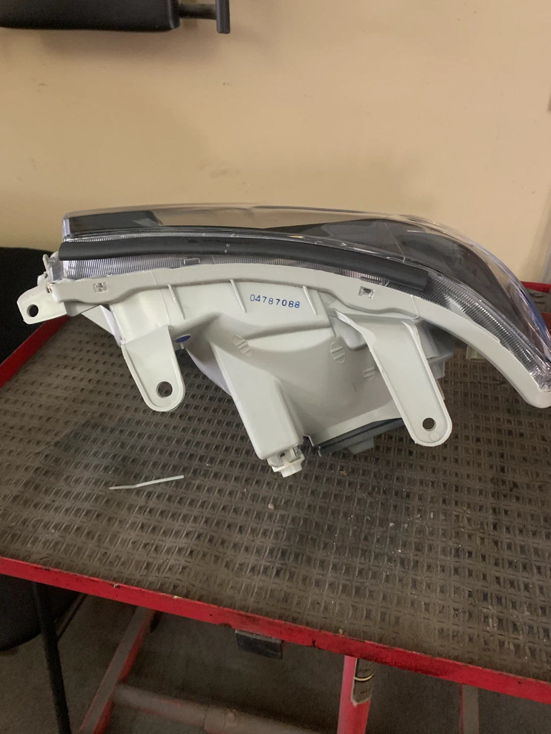 Toyota Tacoma right headlight - photo 3