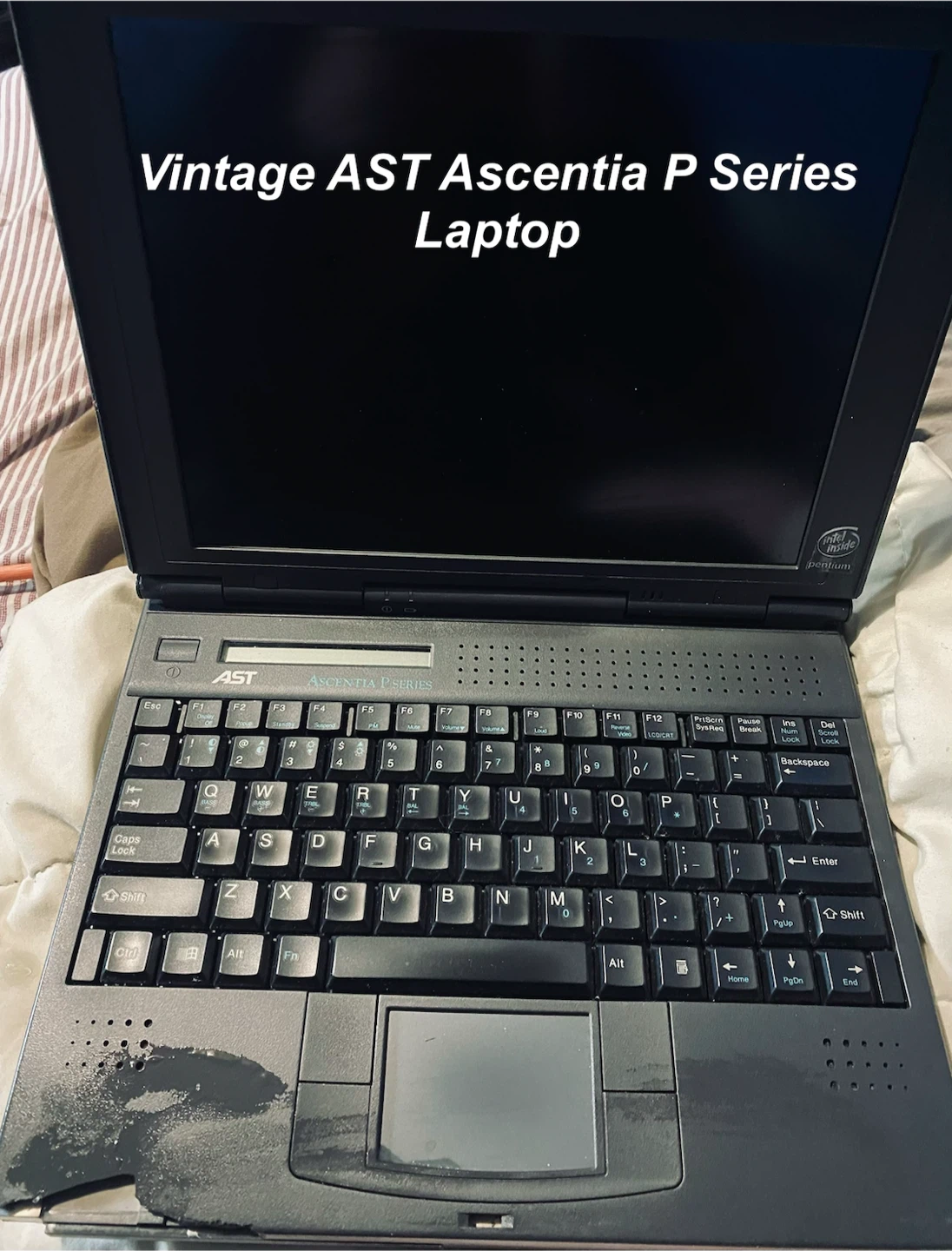 Vintage AST Ascentia P Series Laptop – 1990s Retro Computer