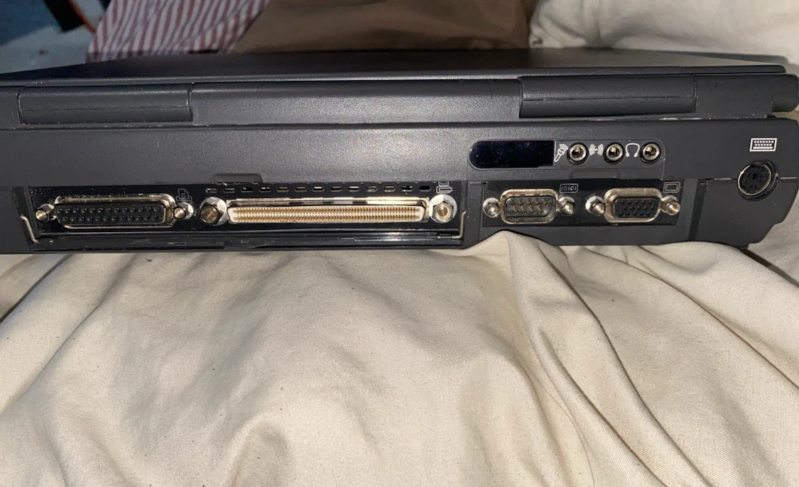 Vintage AST Ascentia P Series Laptop – 1990s Retro Computer - photo 2