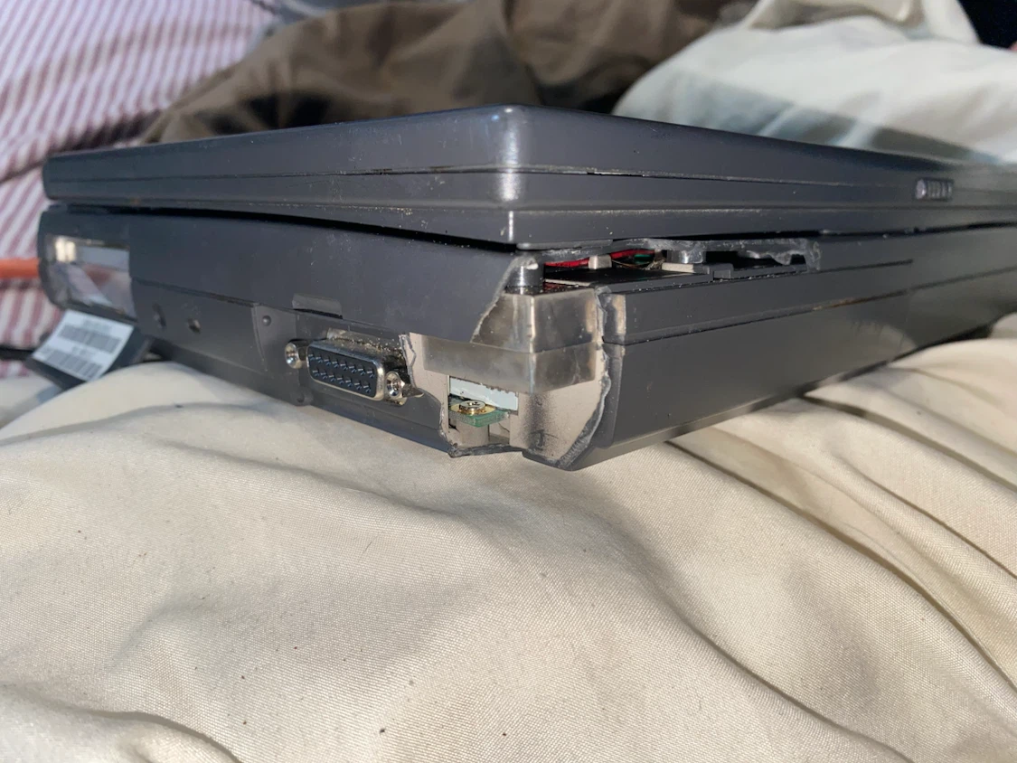 Vintage AST Ascentia P Series Laptop – 1990s Retro Computer - photo 4
