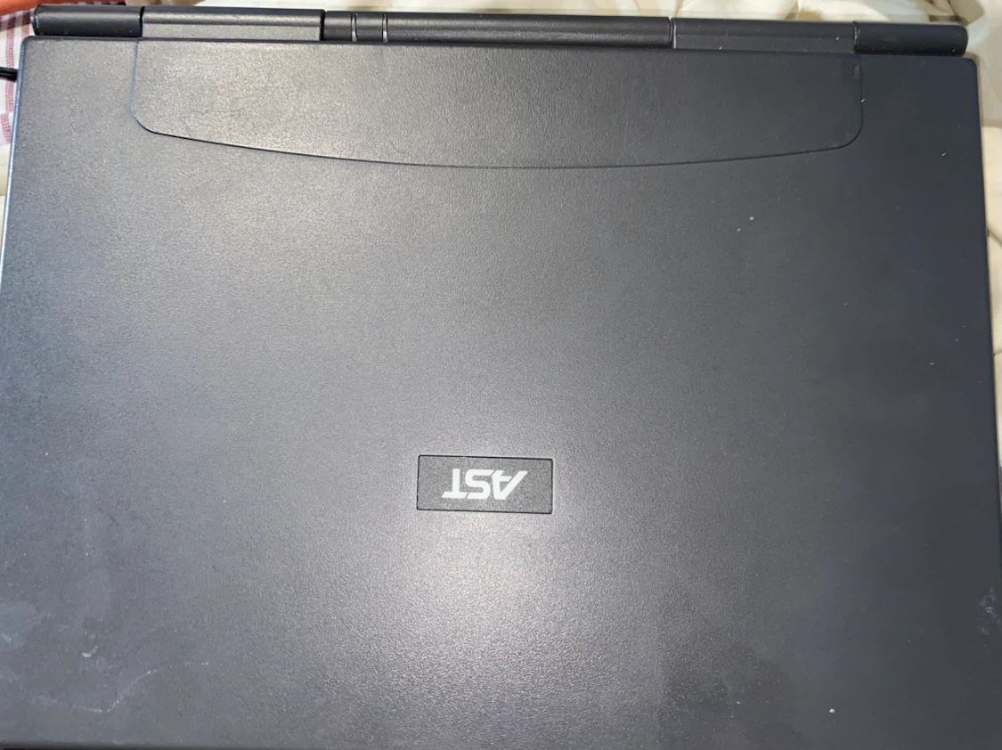 Vintage AST Ascentia P Series Laptop – 1990s Retro Computer - photo 5