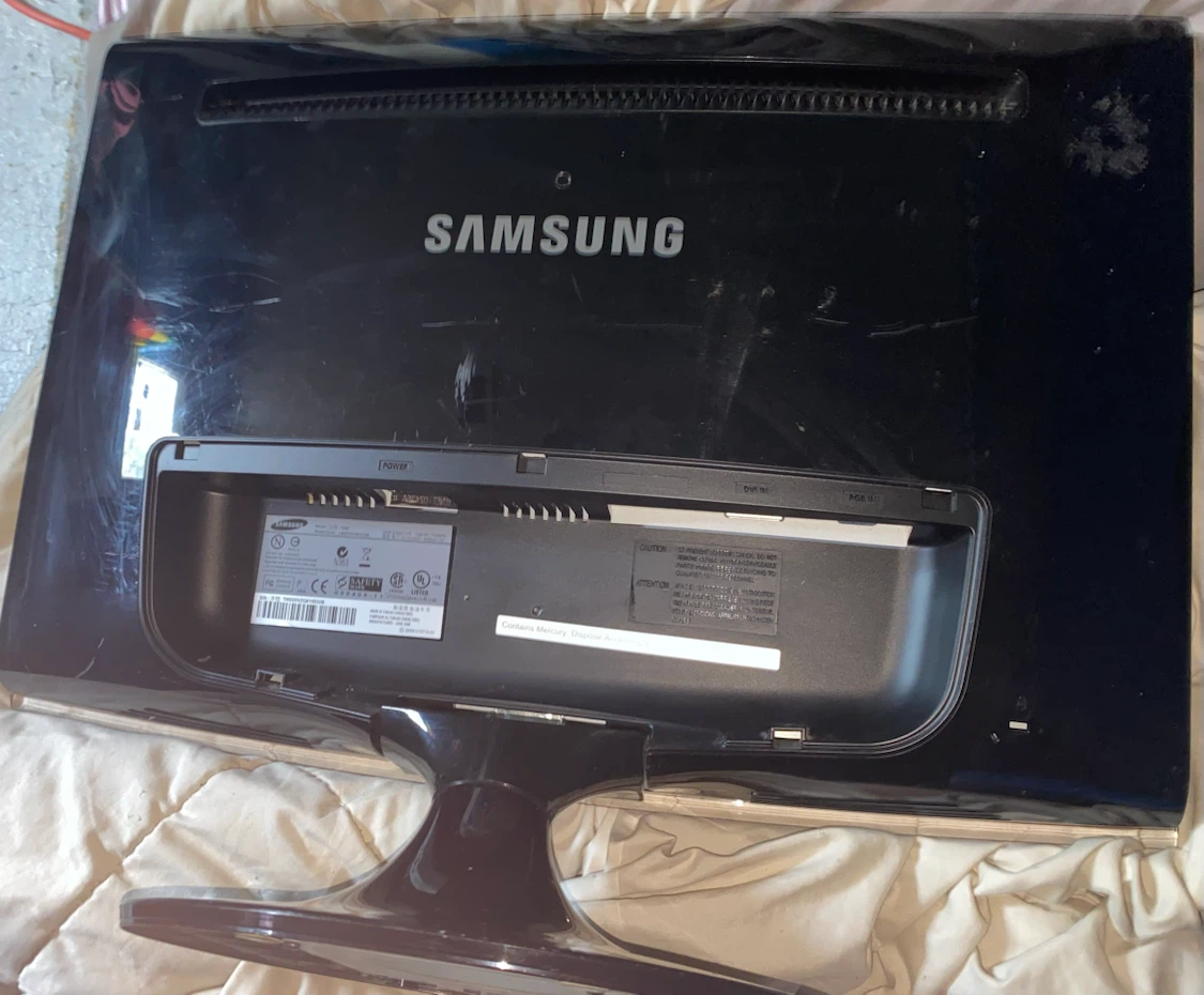 Samsung SyncMaster T220 22″ LCD Monitor – DVI/VGA
