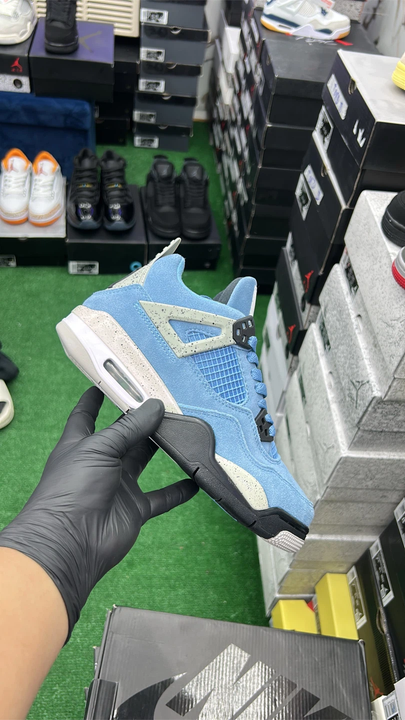 Air Jordan 4 Retro 'University Blue'