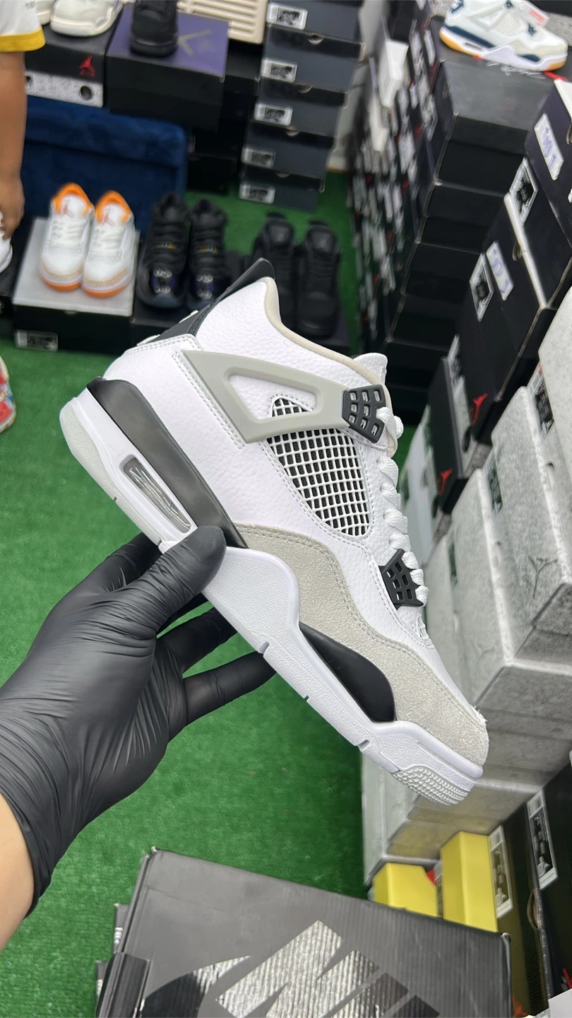 Air Jordan 4 Retro Sneakers - photo 2