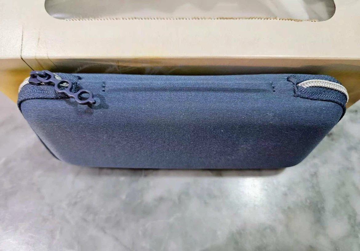 Zoff Glasses Case with Cleaning Cloth - NEED TO SELL EVERYTHING - photo 2