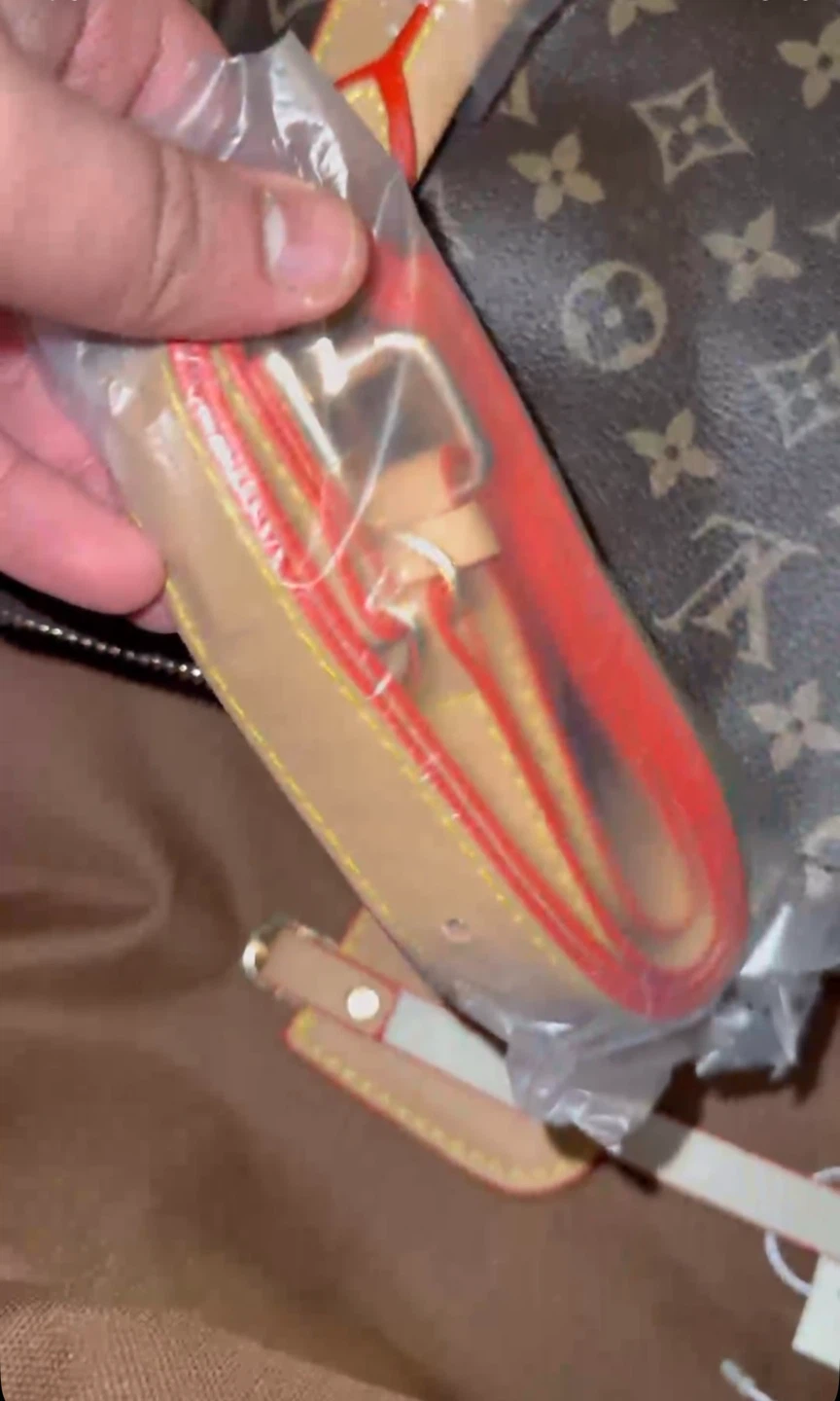 Louis Vuitton Monogram Keepall 50 Travel Bag - photo 3