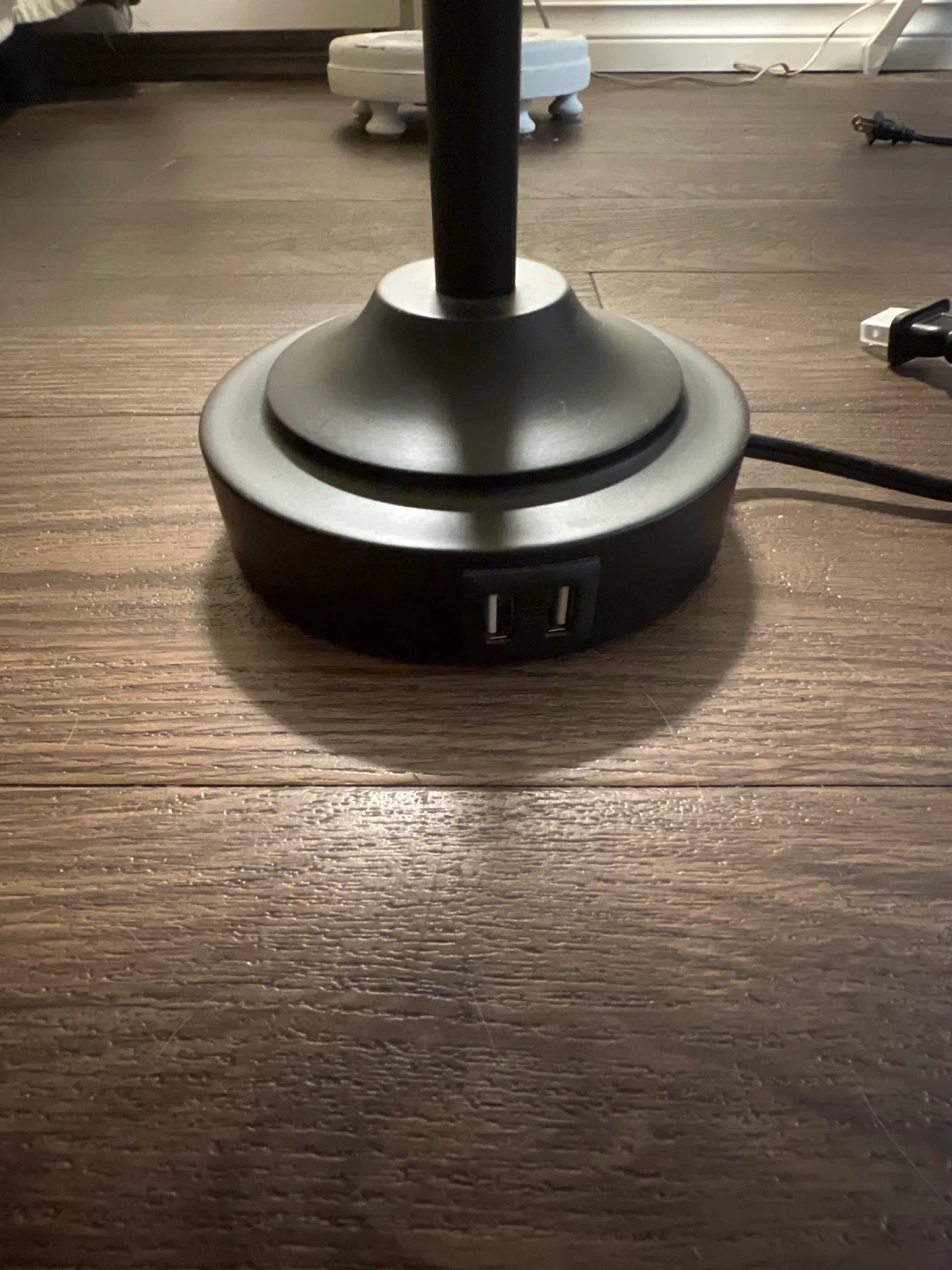 Pair of Traditional Table Lamps with USB Charging Bases - photo 2