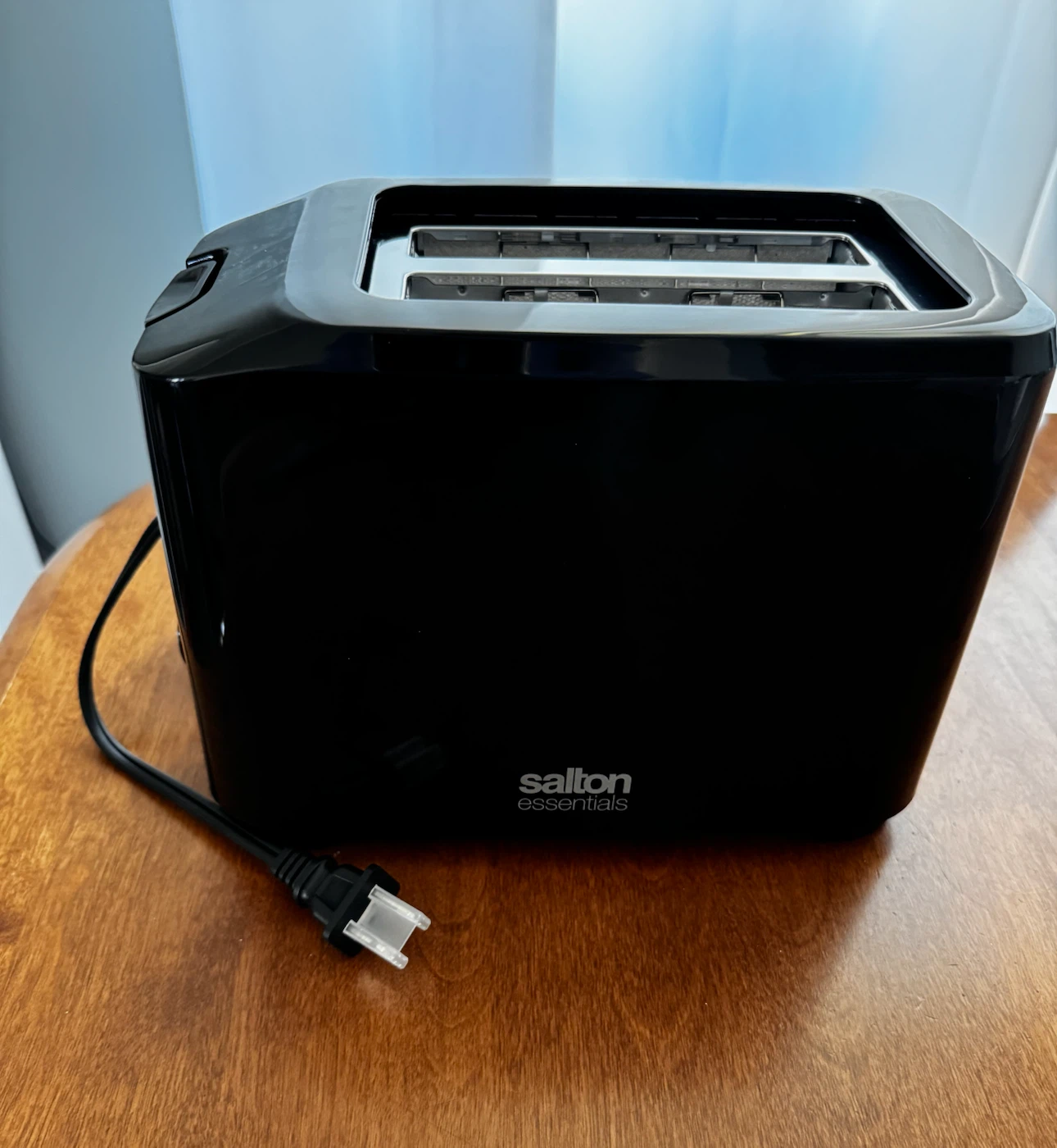 Salton Essentials 2-Slice Toaster. New
