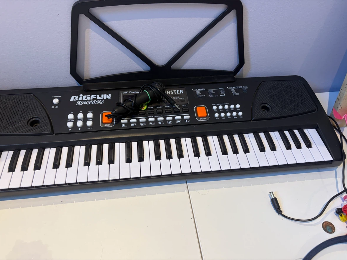Electronic Keyboard with Microphone - photo 2