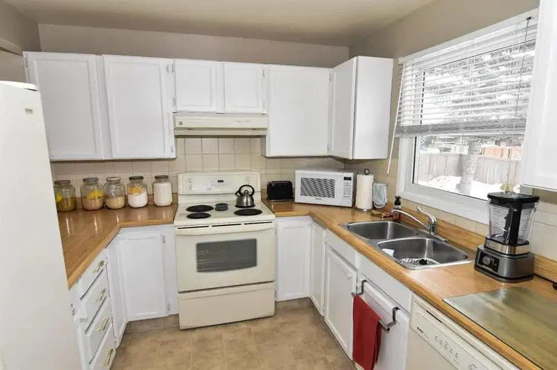 2 separate bedrooms for rent - photo 5