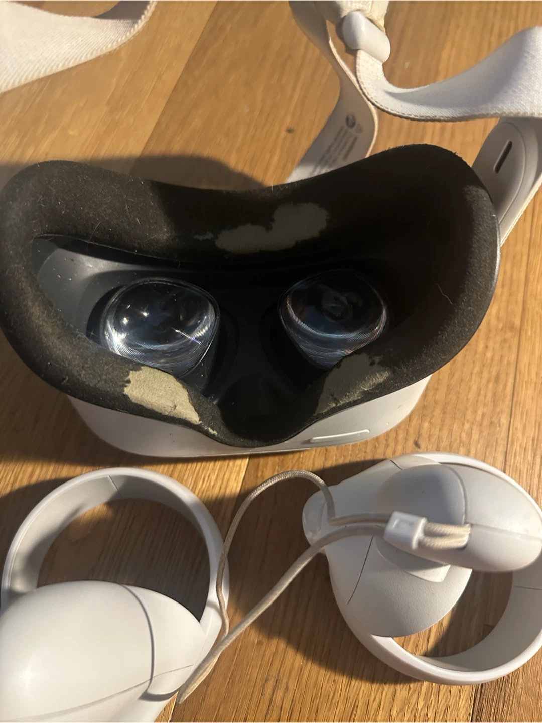 Meta Quest 2 VR Headset with Controllers - photo 2