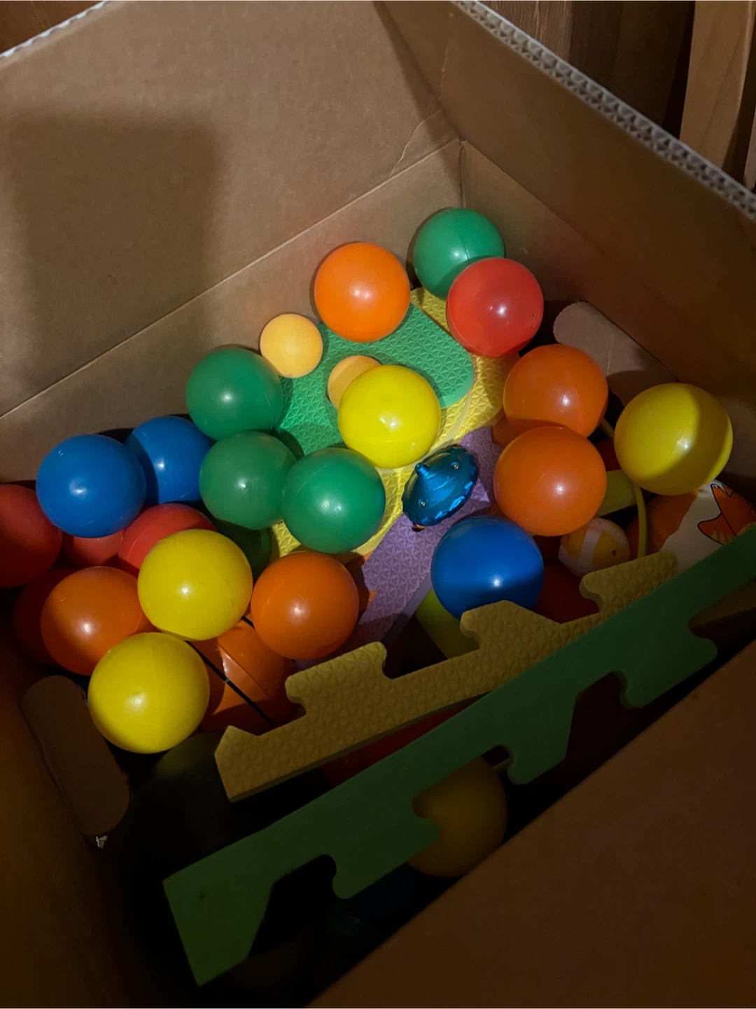 Mixed Colour Play Balls and Foam Pieces